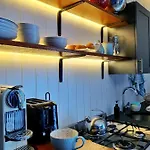 Urban Haven In Vibrant Green Point